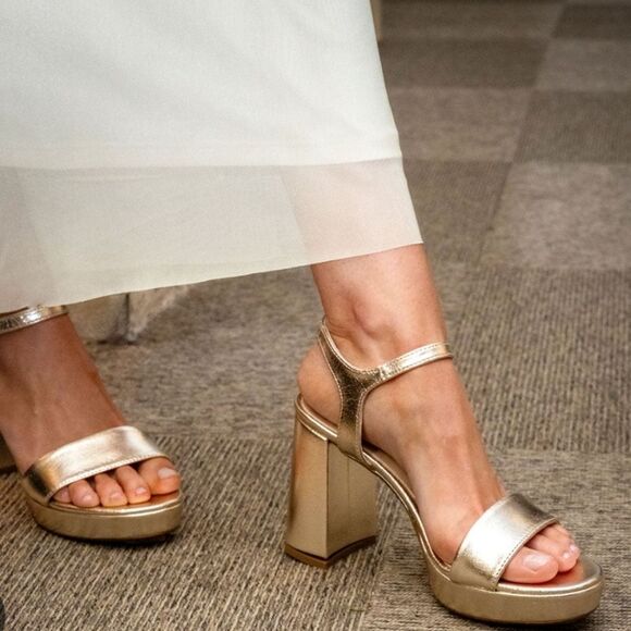 BRAND NEW NINE WEST BLOCK HEEL SANDAL with ANKLE STRAPS - Picture 1 of 12
